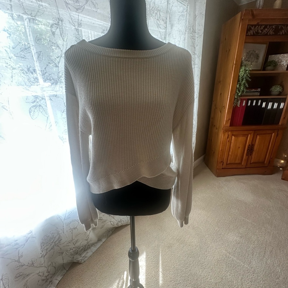Lululemon sweater. Sz 4. Very good condition.